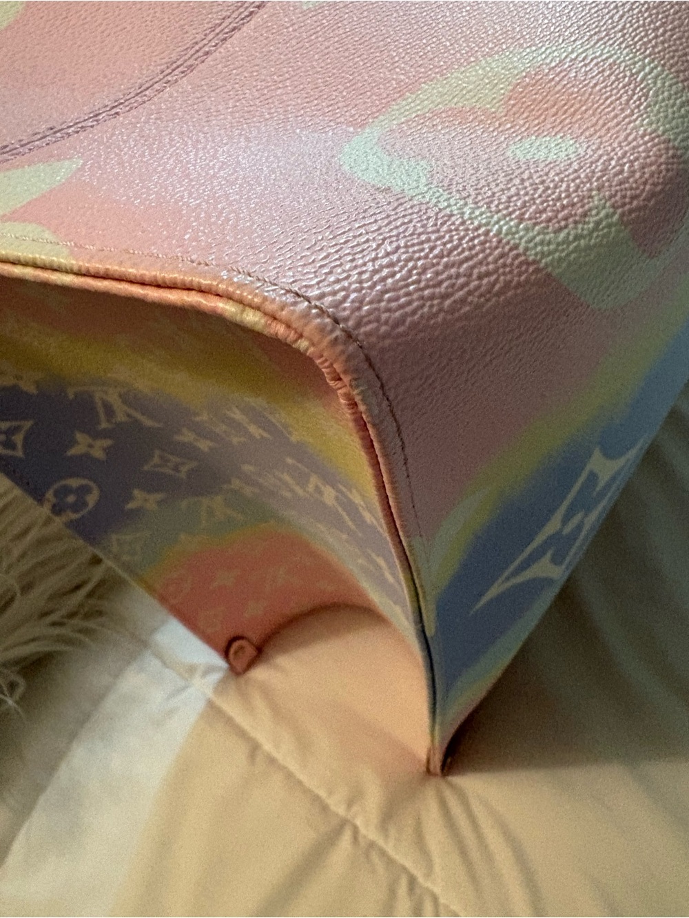 Limited Edition Louis Vuitton Escale OnTheGo GM Tote - Picture 7 of 16